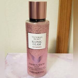 Victoria's Secret Iconic Glam Shimmer Mist in Pink